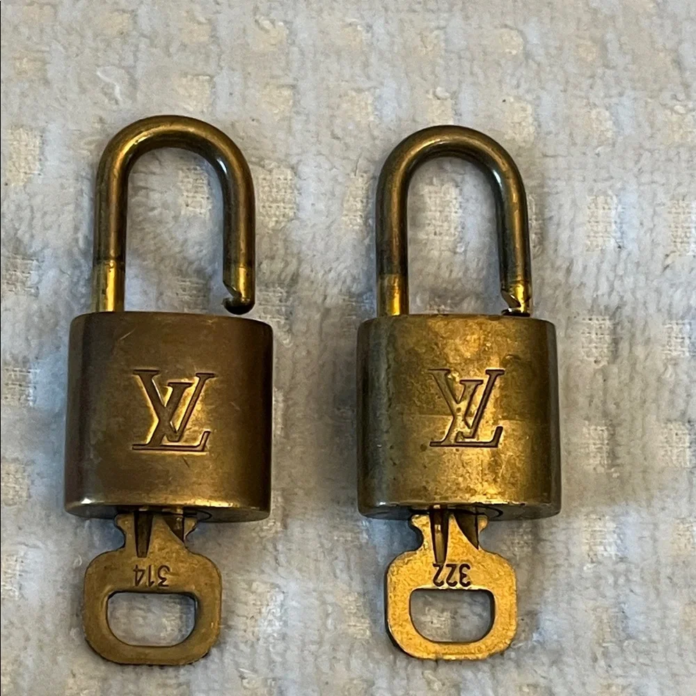 Louis Vuitton #314 & 322 Lock & Keys - Picture 3 of 8